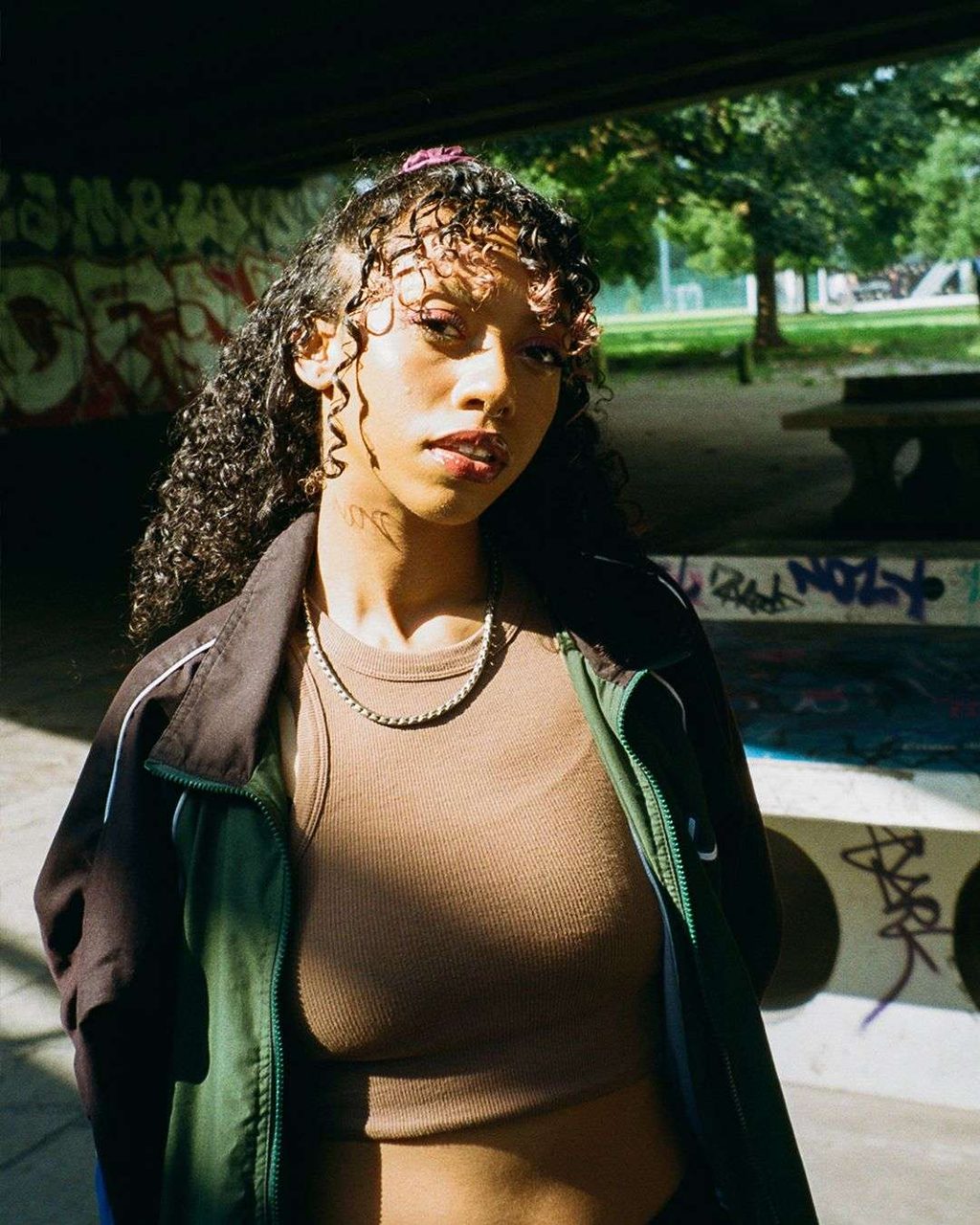 NIA ARCHIVES BREAKS DOWN 'SOBER FEELS' & HER 'HEADZ GONE WEST' EP