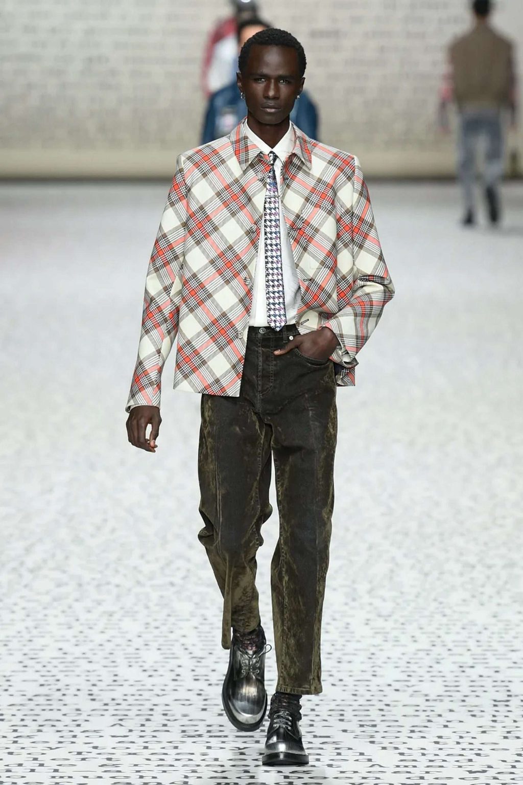 KIM JONES TAKES DIOR ‘ON THE ROAD’