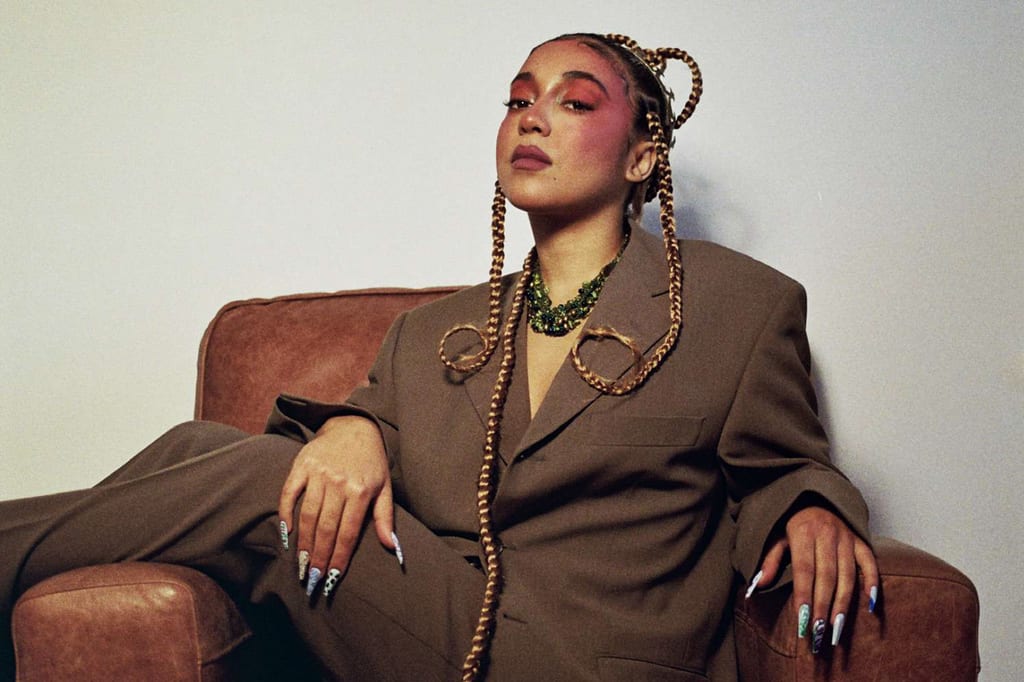 ELLIE PARRIS HITS LIKE SZA ON A SUNDAY MORNING