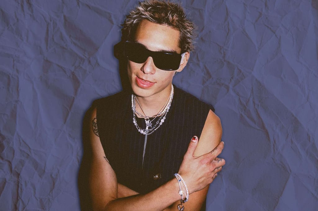 HAWAI’I TO HEARTTHROB: THE RISE OF EVAN MOCK