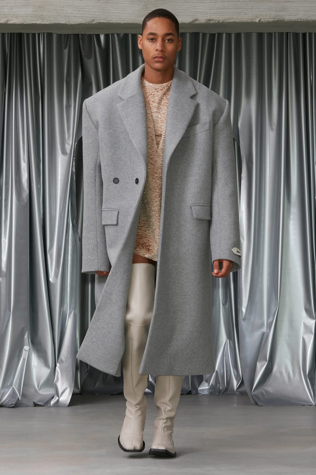 GMBH AW22 DELIVERED POWER & CONSTRAINT, FORMALITY & SENSUALITY
