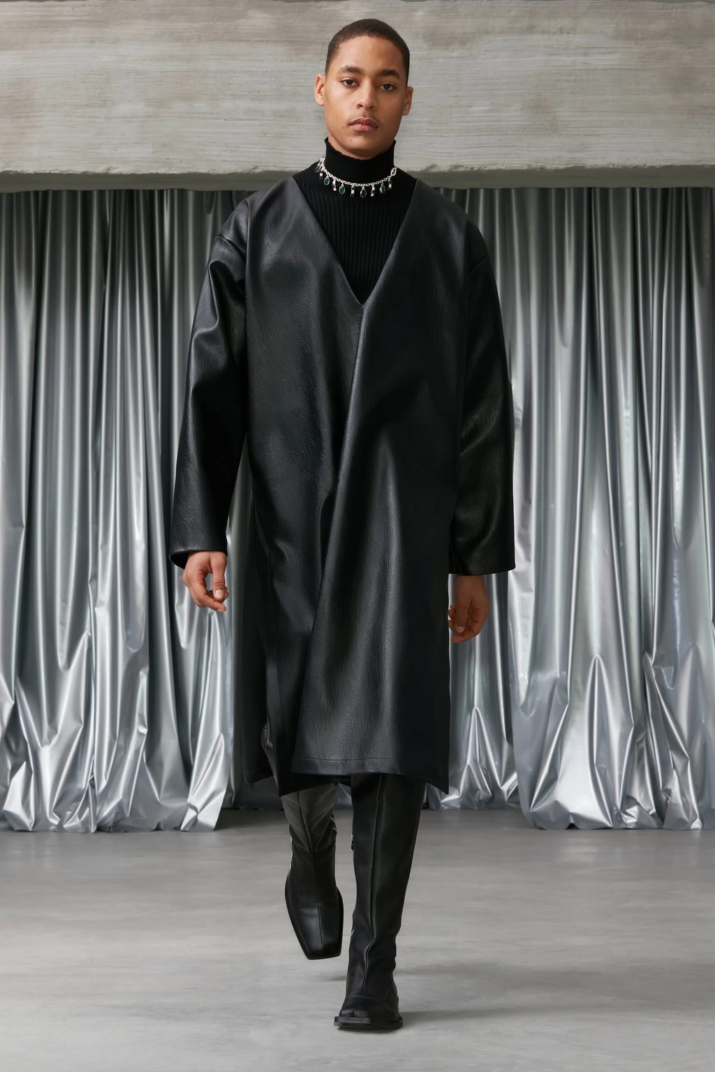 GMBH AW22 DELIVERED POWER & CONSTRAINT, FORMALITY & SENSUALITY