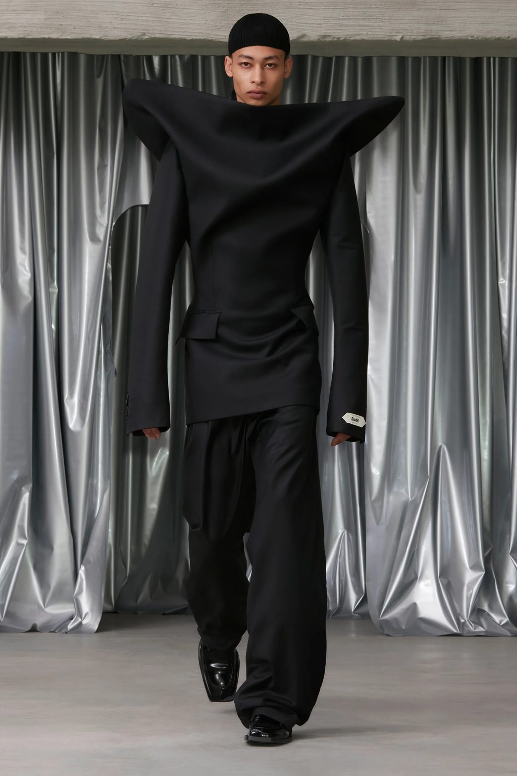 GMBH AW22 DELIVERED POWER & CONSTRAINT, FORMALITY & SENSUALITY