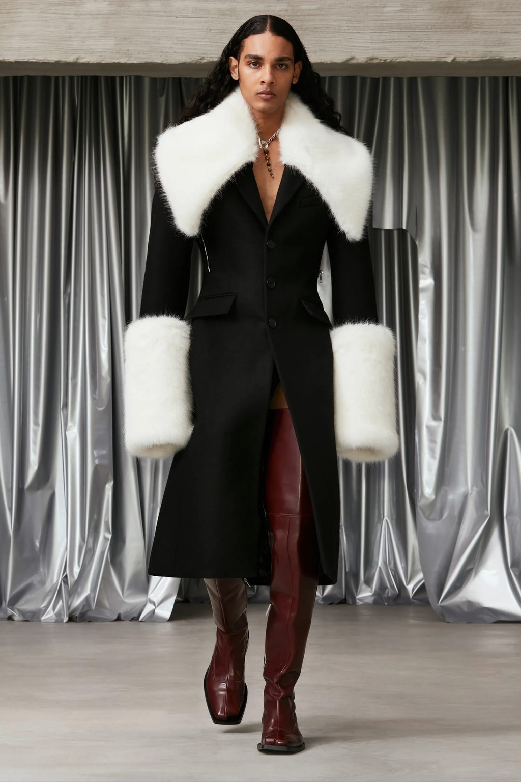 GMBH AW22 DELIVERED POWER & CONSTRAINT, FORMALITY & SENSUALITY