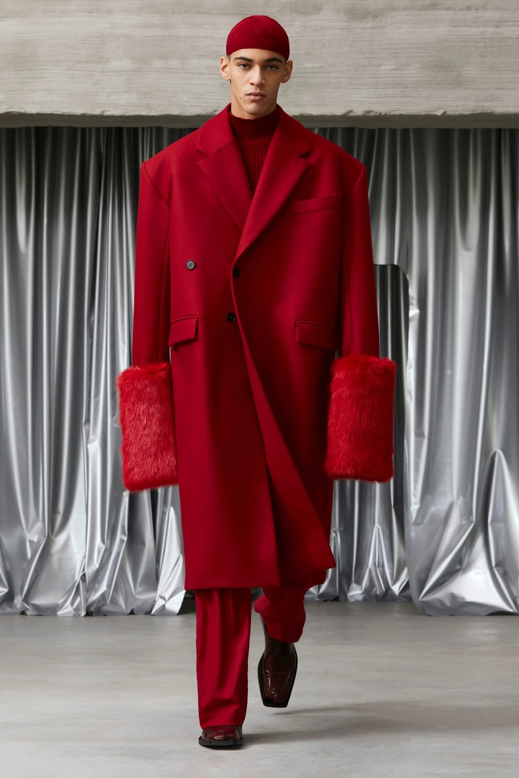 GMBH AW22 DELIVERED POWER & CONSTRAINT, FORMALITY & SENSUALITY