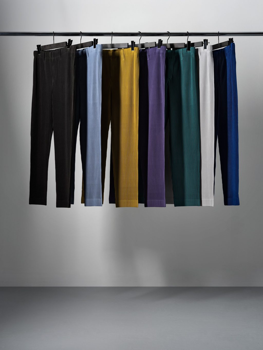 HOMME PLISSÉ ISSEY MIYAKE celebrates 10 years with the “DECADE” capsule