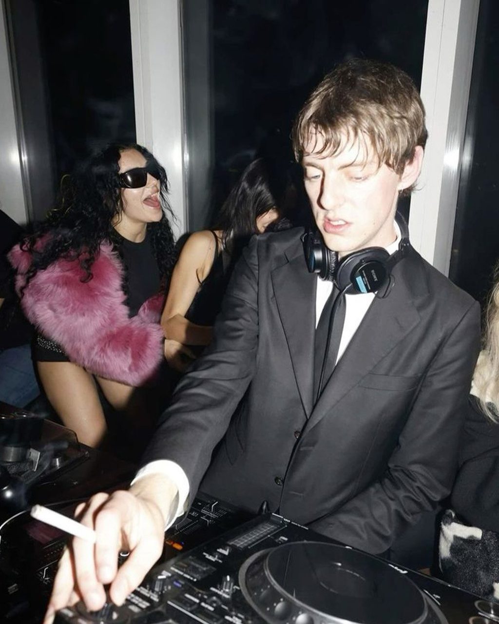 Is indie sleaze even indie anymore?