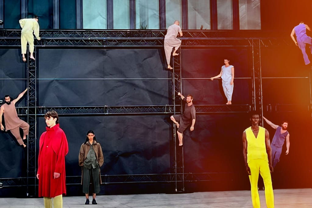 HOMME PLISSE ISSEY MIYAKE SHOWCASED THE ART OF MOVEMENT