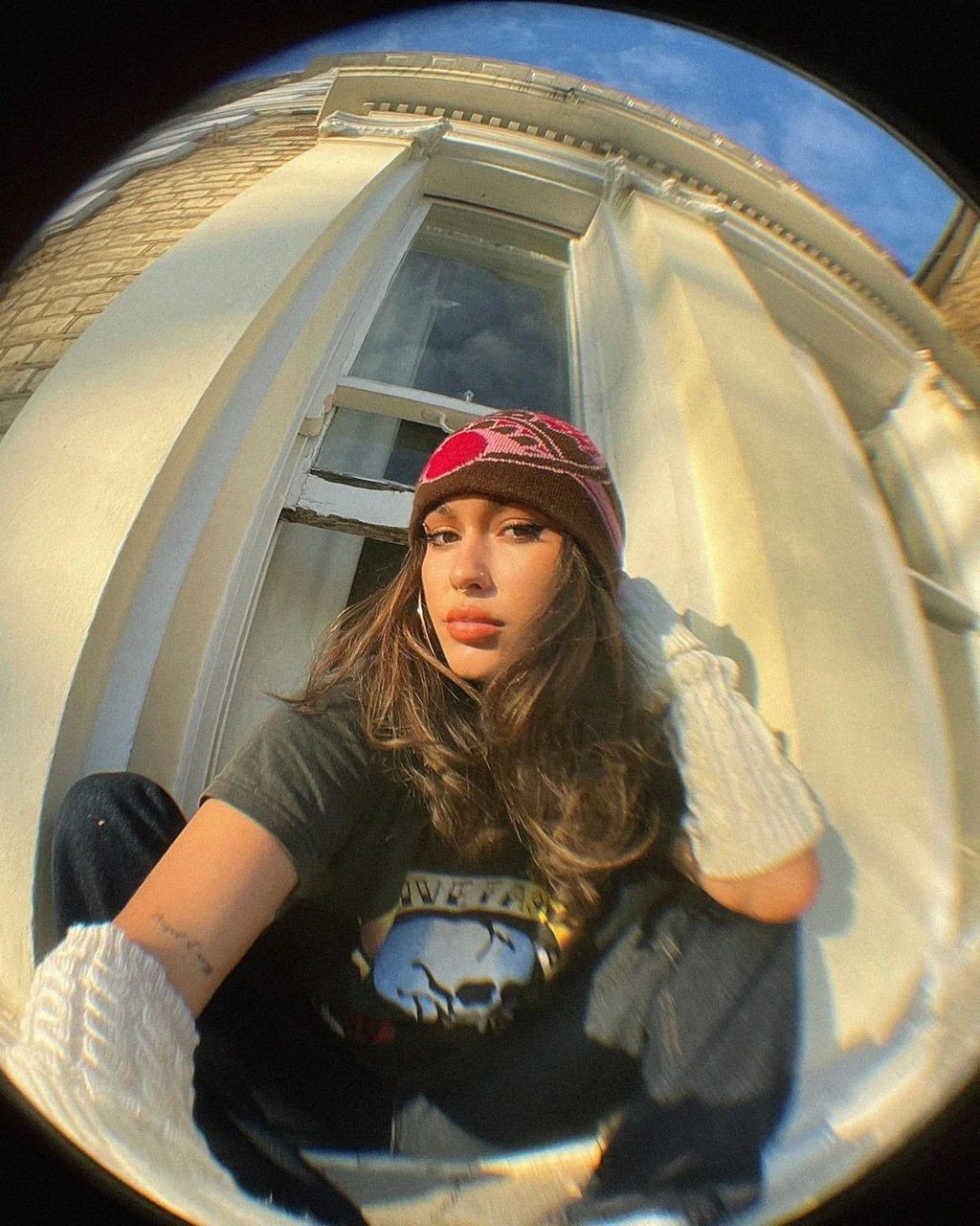 HOW TO MAKE YOUR MUSIC BANG ON (AND OFF) TIKTOK WITH IZZI DE-ROSA