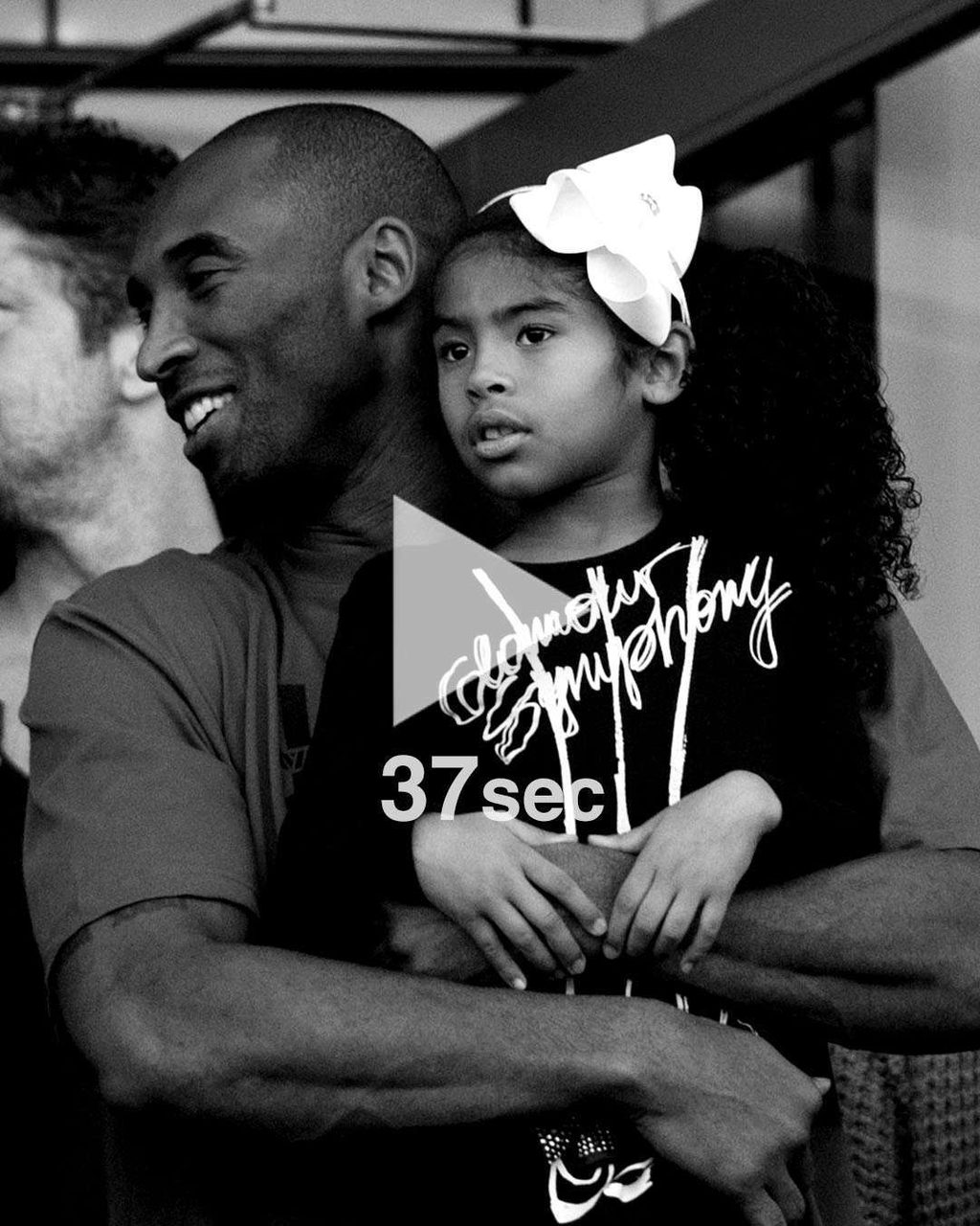 KOBE BRYANT DIES IN HELICOPTER CRASH
