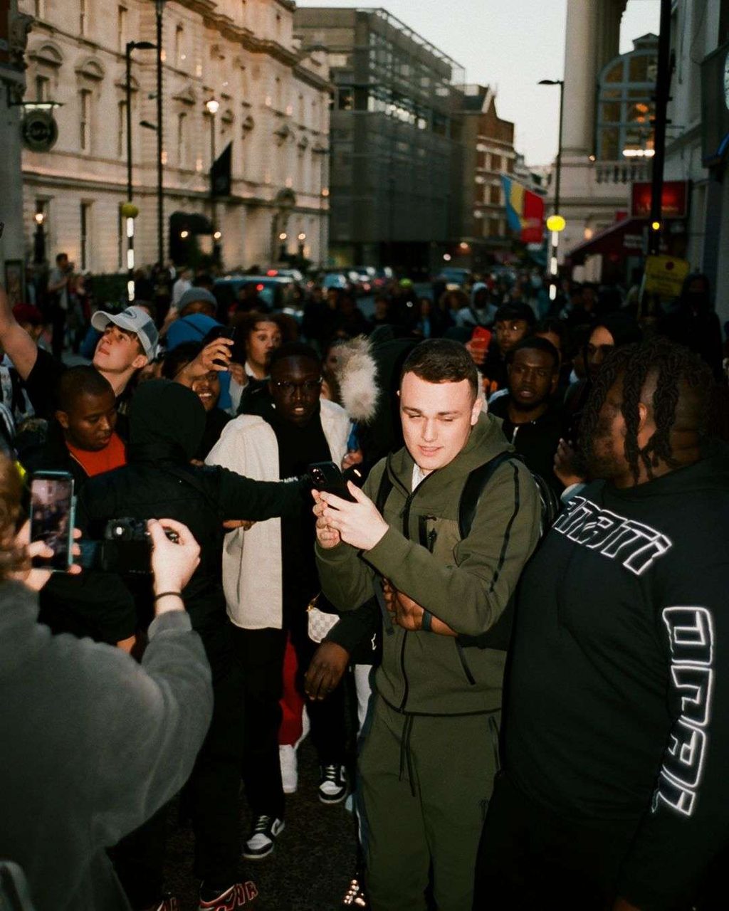 WE OUTSIDE: TRAPSTAR’S POP UP & RONDODASOSA’S KICK GAME GIVEAWAY SHUT DOWN LONDON