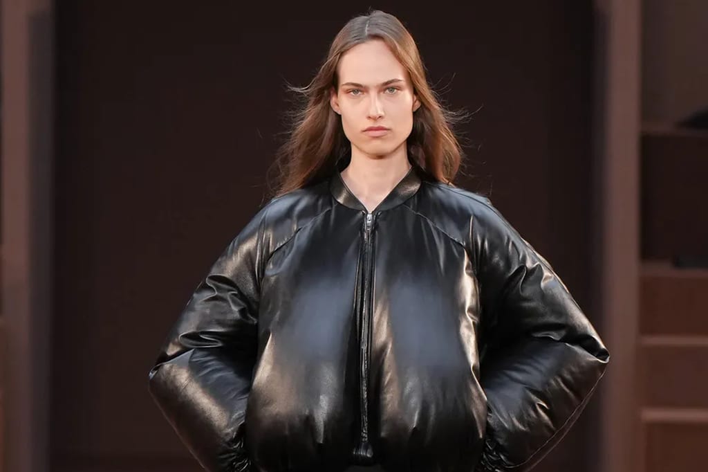 LOEWE 'CAR-DRESS' CAUSE CHAOS AT FW22 SHOW