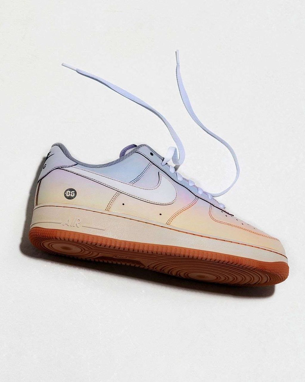 AN INTRODUCTION TO LORENZO FEDERICI - MAKING ART OF SNEAKERS