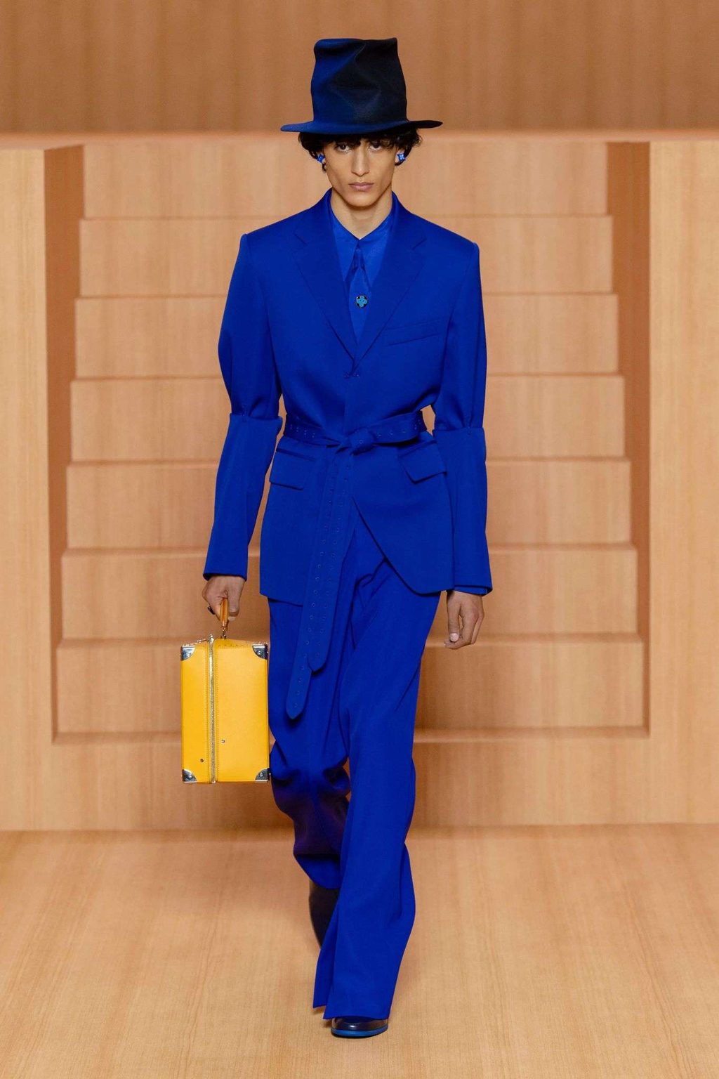 HOW VIRGIL ABLOH USED 6 SECONDS OF MUSIC TO INSPIRE THE ENTIRE LOUIS VUITTON SS22 SHOW