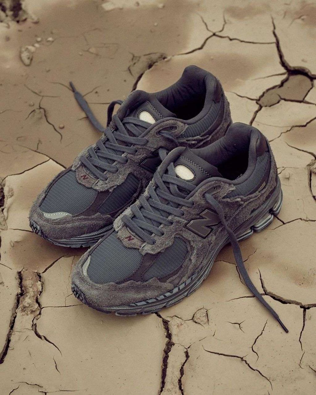 WHO KNEW THE NEW BALANCE 2002R IS EVEN BETTER DECONSTRUCTED?