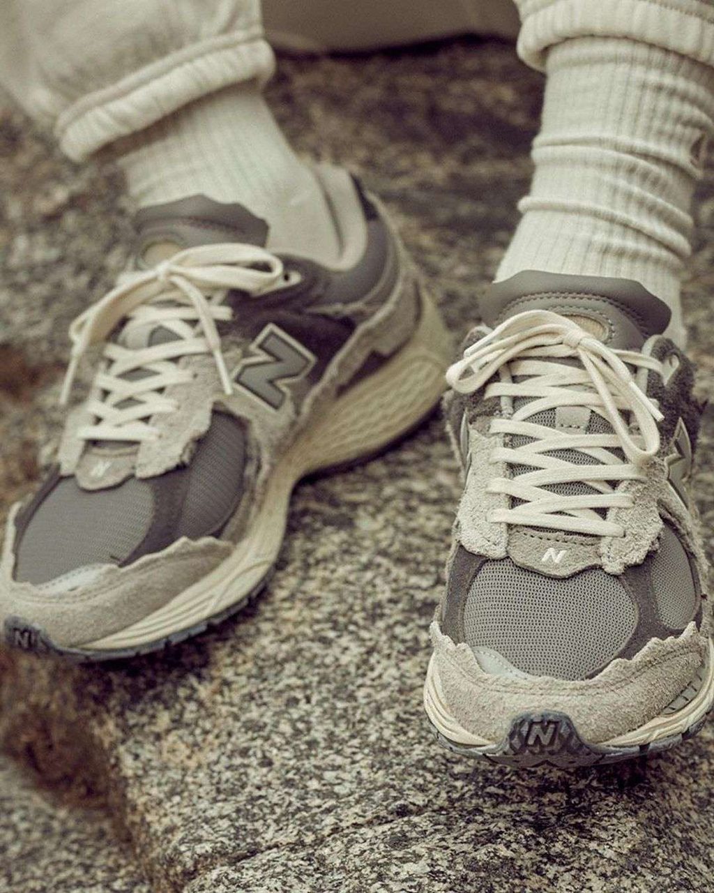 WHO KNEW THE NEW BALANCE 2002R IS EVEN BETTER DECONSTRUCTED?