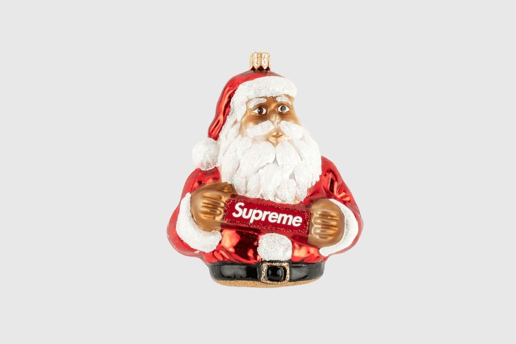 DECK OUT YOUR HALLS: A CHRISTMAS SHOPPING GUIDE