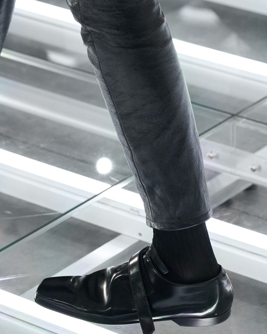 prada crop 3