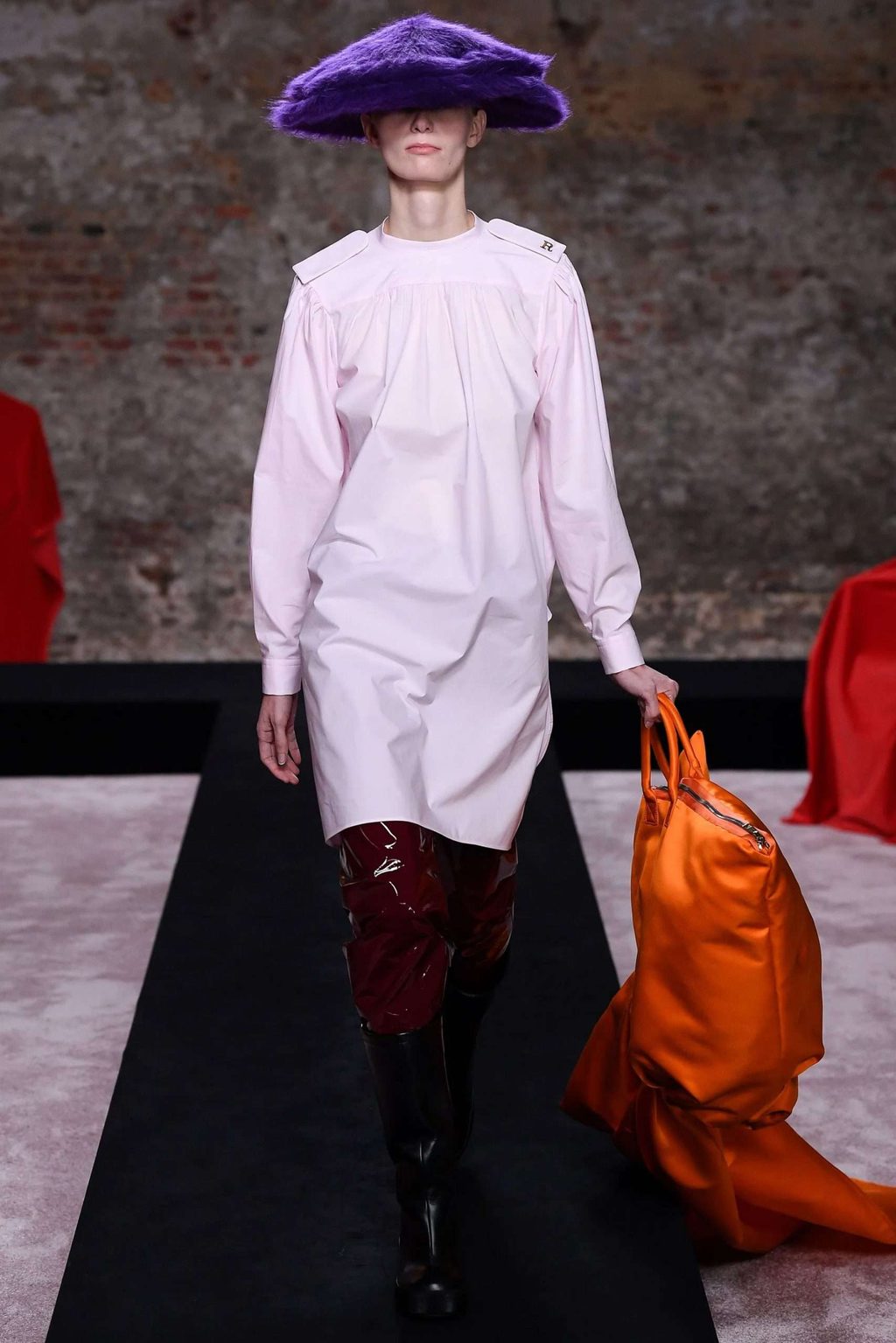 DARK ROMANTICISM? RAF SIMONS HAS ME UNDER HIS SPELL