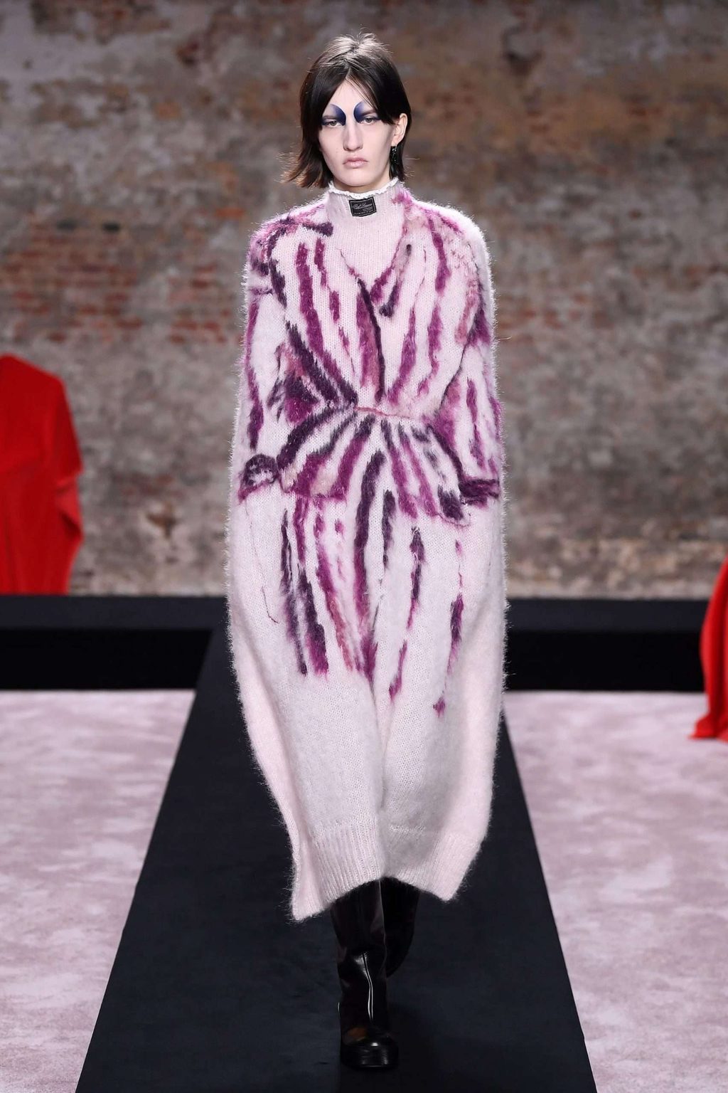 DARK ROMANTICISM? RAF SIMONS HAS ME UNDER HIS SPELL