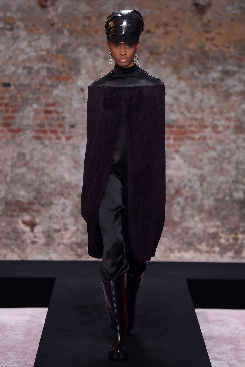 DARK ROMANTICISM? RAF SIMONS HAS ME UNDER HIS SPELL