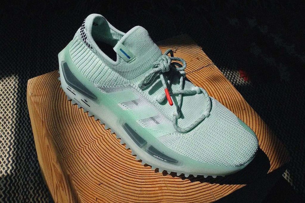 SNEAKER review