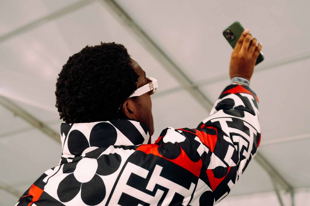 FASHION AS SPECTACLE: SHOULD FASHION & CELEBRITY CULTURE CONVERGE?
