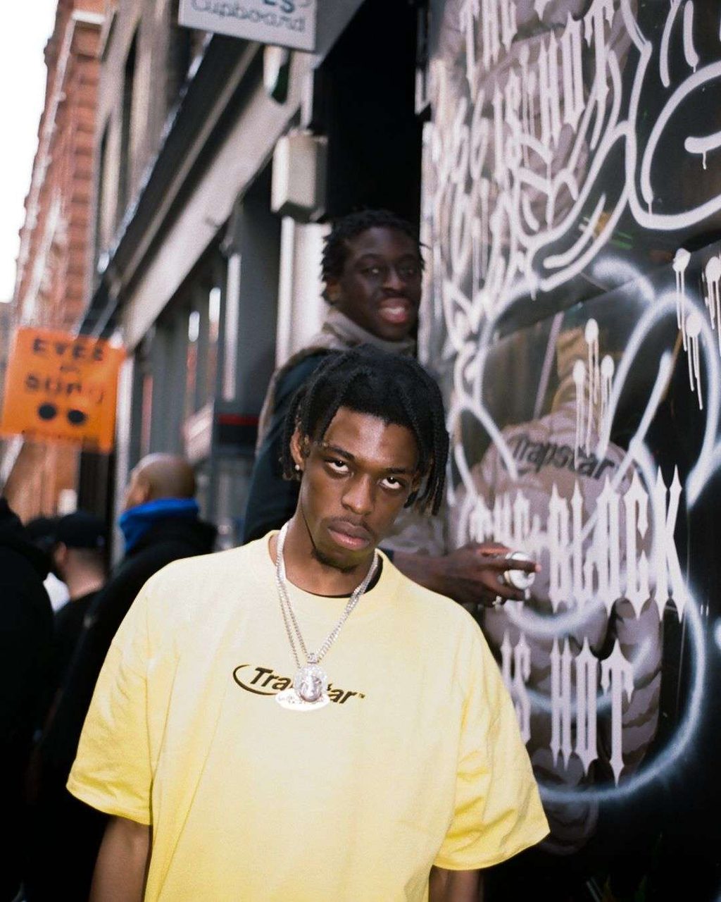 WE OUTSIDE: TRAPSTAR’S POP UP & RONDODASOSA’S KICK GAME GIVEAWAY SHUT DOWN LONDON