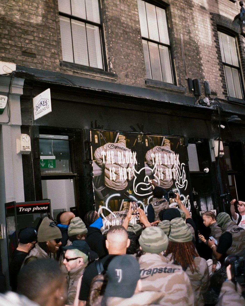WE OUTSIDE: TRAPSTAR’S POP UP & RONDODASOSA’S KICK GAME GIVEAWAY SHUT DOWN LONDON