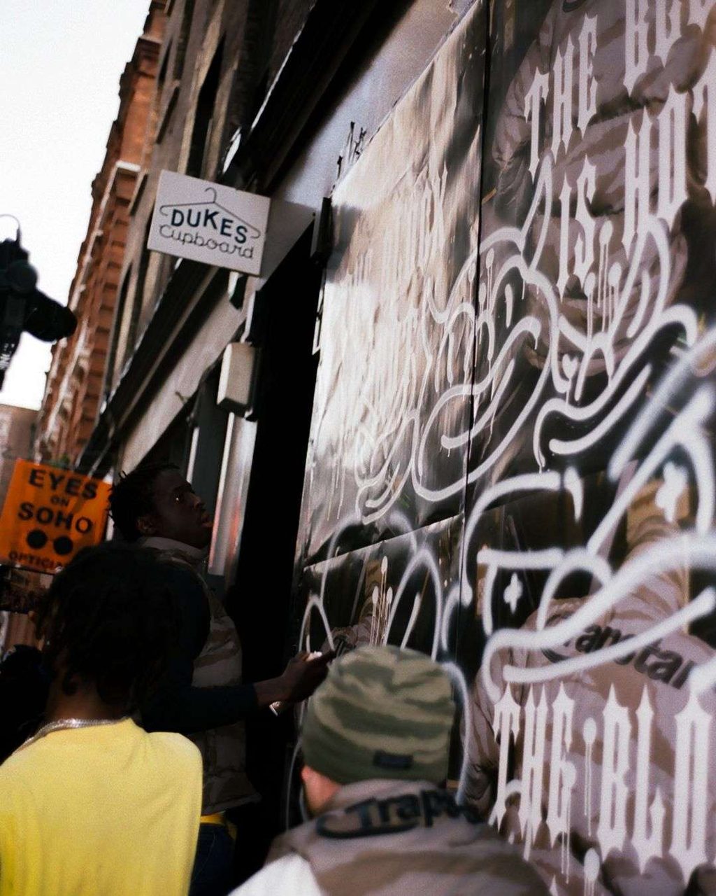 WE OUTSIDE: TRAPSTAR’S POP UP & RONDODASOSA’S KICK GAME GIVEAWAY SHUT DOWN LONDON