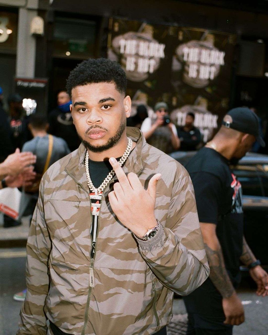 WE OUTSIDE: TRAPSTAR’S POP UP & RONDODASOSA’S KICK GAME GIVEAWAY SHUT DOWN LONDON