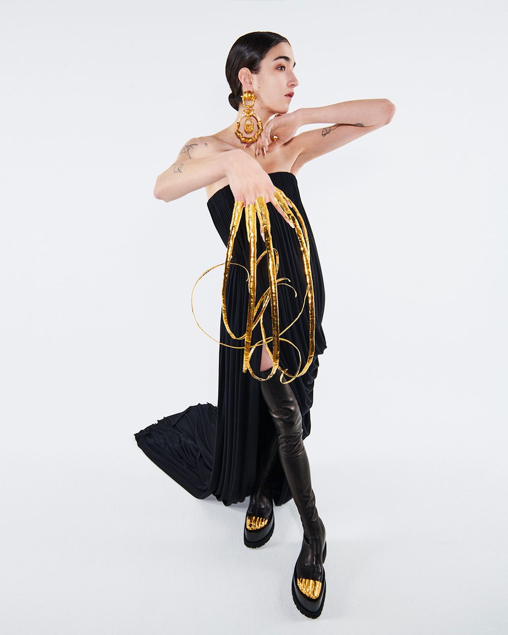SCHIAPARELLI REIMAGINES COUTURE FOR ITS SS21 COLLECTION