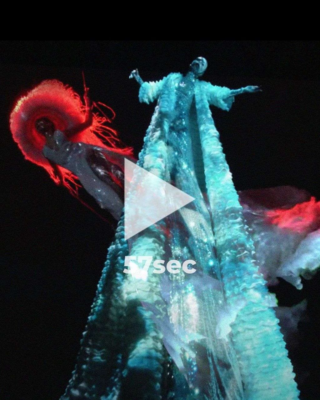 VALENTINO DEBUTS AW20 HAUTE COUTURE WITH DREAMLIKE PRESENTATION