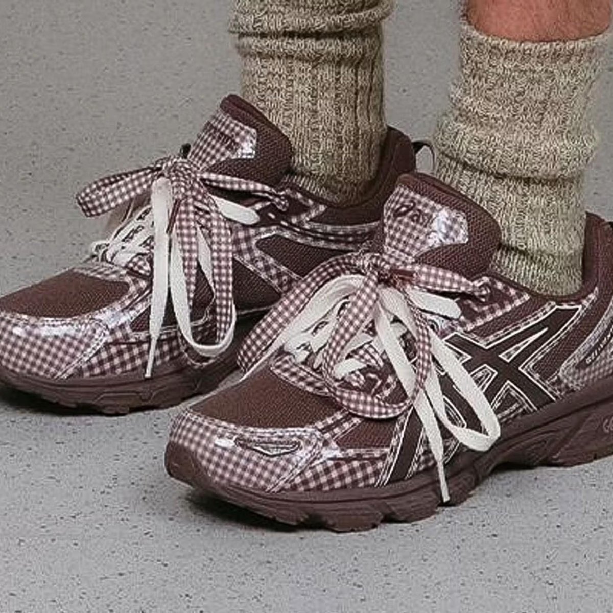 Story mfg. and Asics have linked up for a quilt-making workshop to