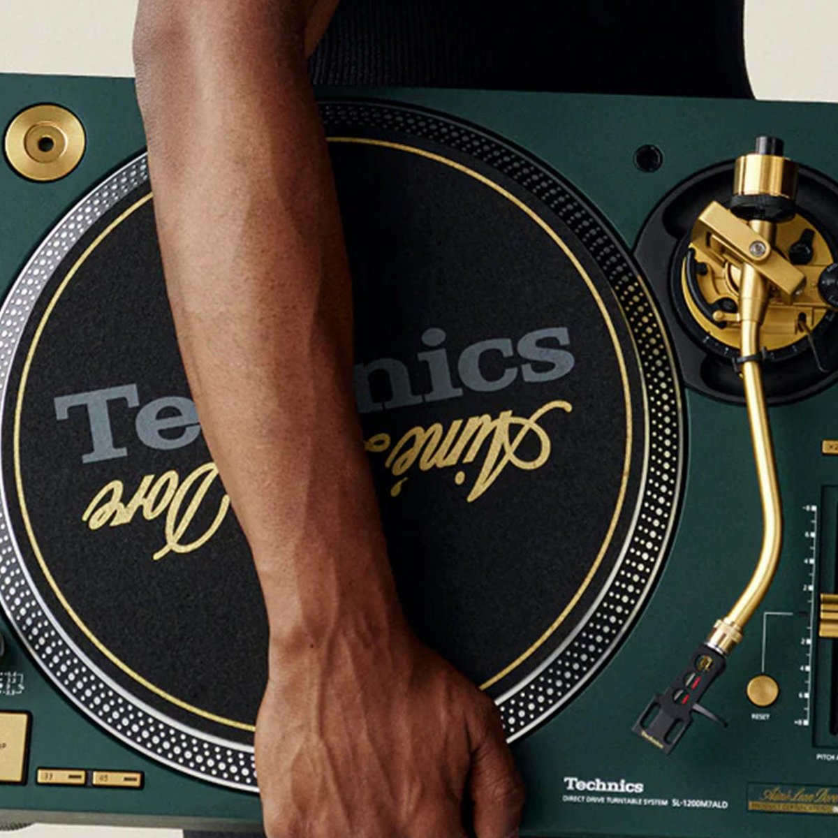 We need to catch a vibe with this Aimé Leon Dore turntable