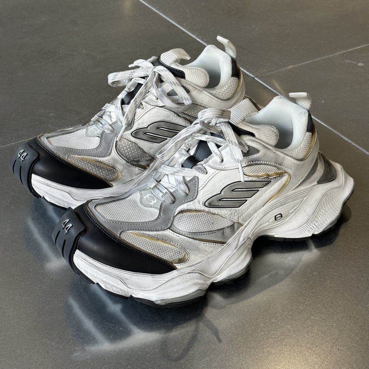 靴 BALENCIAGA cargo 43 The Balenciaga Cargo Sneaker is so big, everyone can feel like