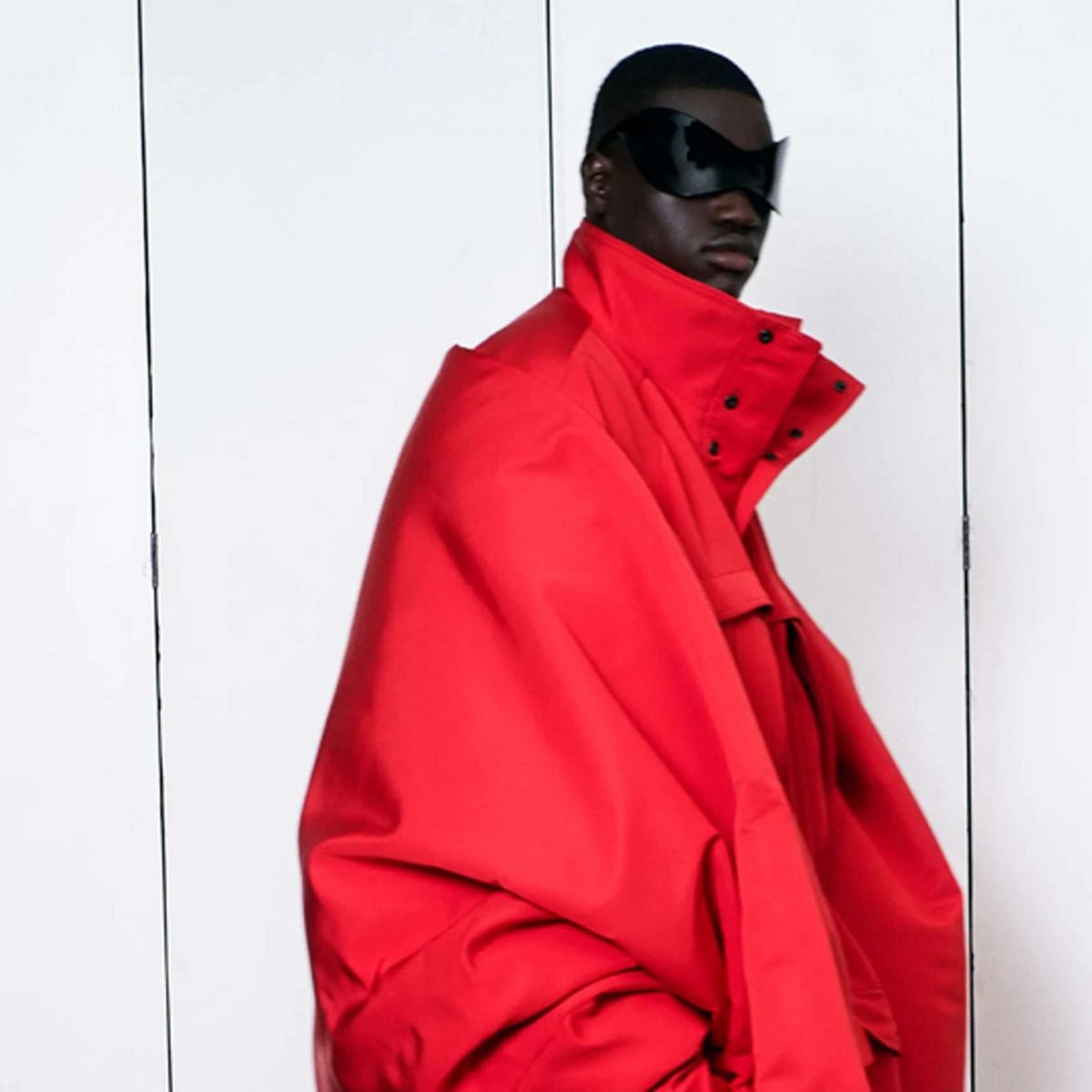 DEMNA GVASALIA BRINGS BACK COUTURE TO BALENCIAGA FOR AN ERA