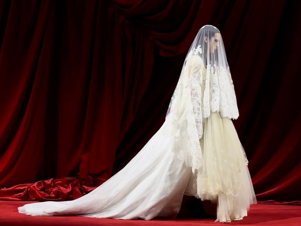 balenciaga wedding dress runway Volume, illusion, and a touch of theatre. At the Met Gala 2026, Balenciaga leans fully into Costume Art as Anok Yai arrives in a sculptural black silk taffeta gown that feels almost