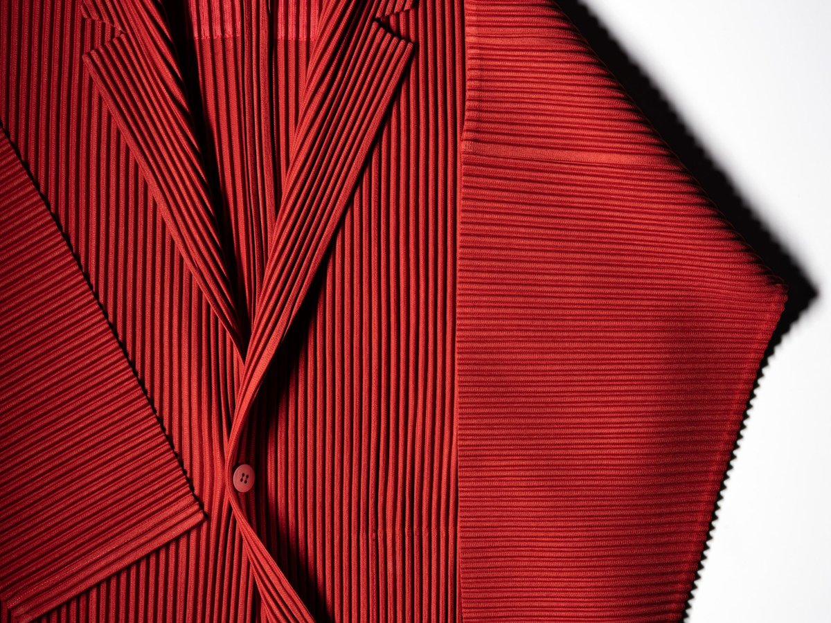 HOMME PLISSÉ ISSEY MIYAKE celebrates 10 years with the “DECADE