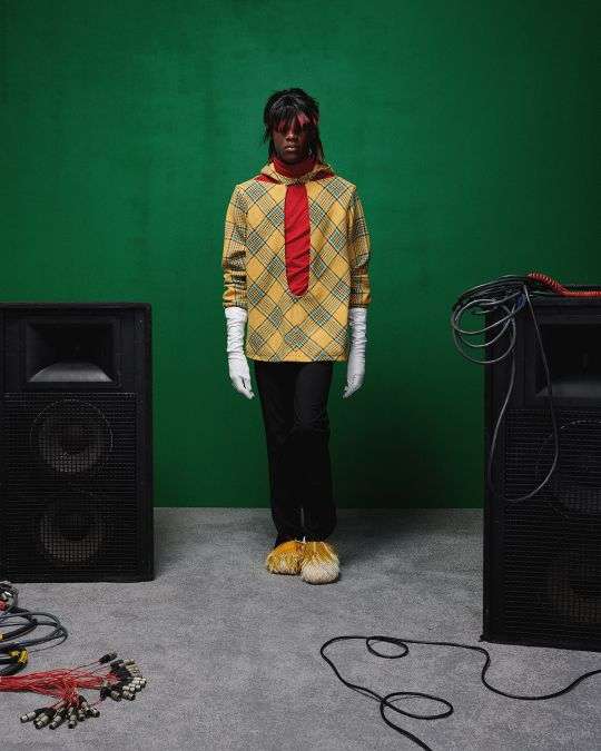 AV VATTEV REVISITS THE MUSIC LEGENDS OF THE 70S AND 90S FOR SS22