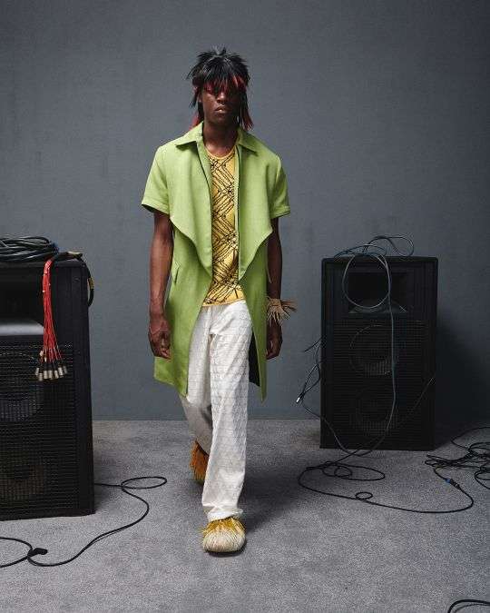 AV VATTEV REVISITS THE MUSIC LEGENDS OF THE 70S AND 90S FOR SS22