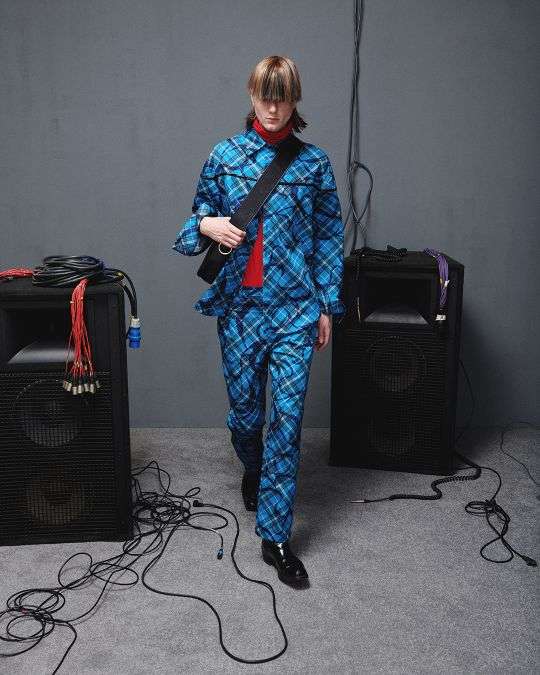AV VATTEV REVISITS THE MUSIC LEGENDS OF THE 70S AND 90S FOR SS22