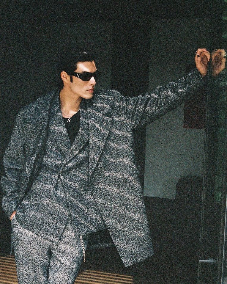 Your Monday Briefing: New Acne Studios Scarves, Hennessy Hot Wings & Satisfy(ing) vests