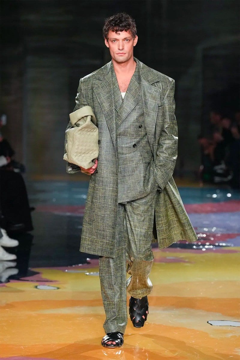 MOVEMENT, ORIGINALITY & LEATHER ILLUSIONS: DEEP DIVE INTO BOTTEGA VENETA’S SS23