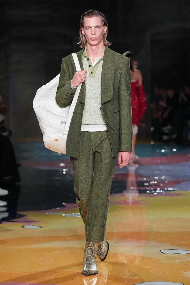 MOVEMENT, ORIGINALITY & LEATHER ILLUSIONS: DEEP DIVE INTO BOTTEGA VENETA’S SS23