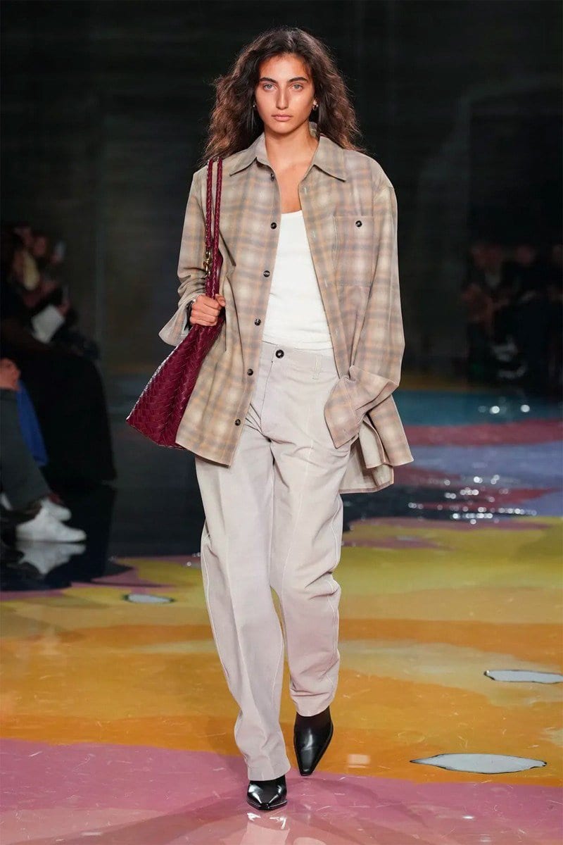 MOVEMENT, ORIGINALITY & LEATHER ILLUSIONS: DEEP DIVE INTO BOTTEGA VENETA’S SS23