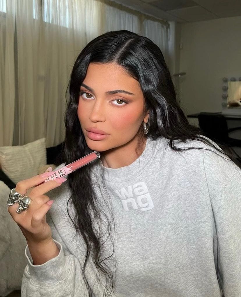 DID YOU KNOW THAT CELEBRITY BEAUTY BRANDS ARE KILLING THE INDUSTRY?